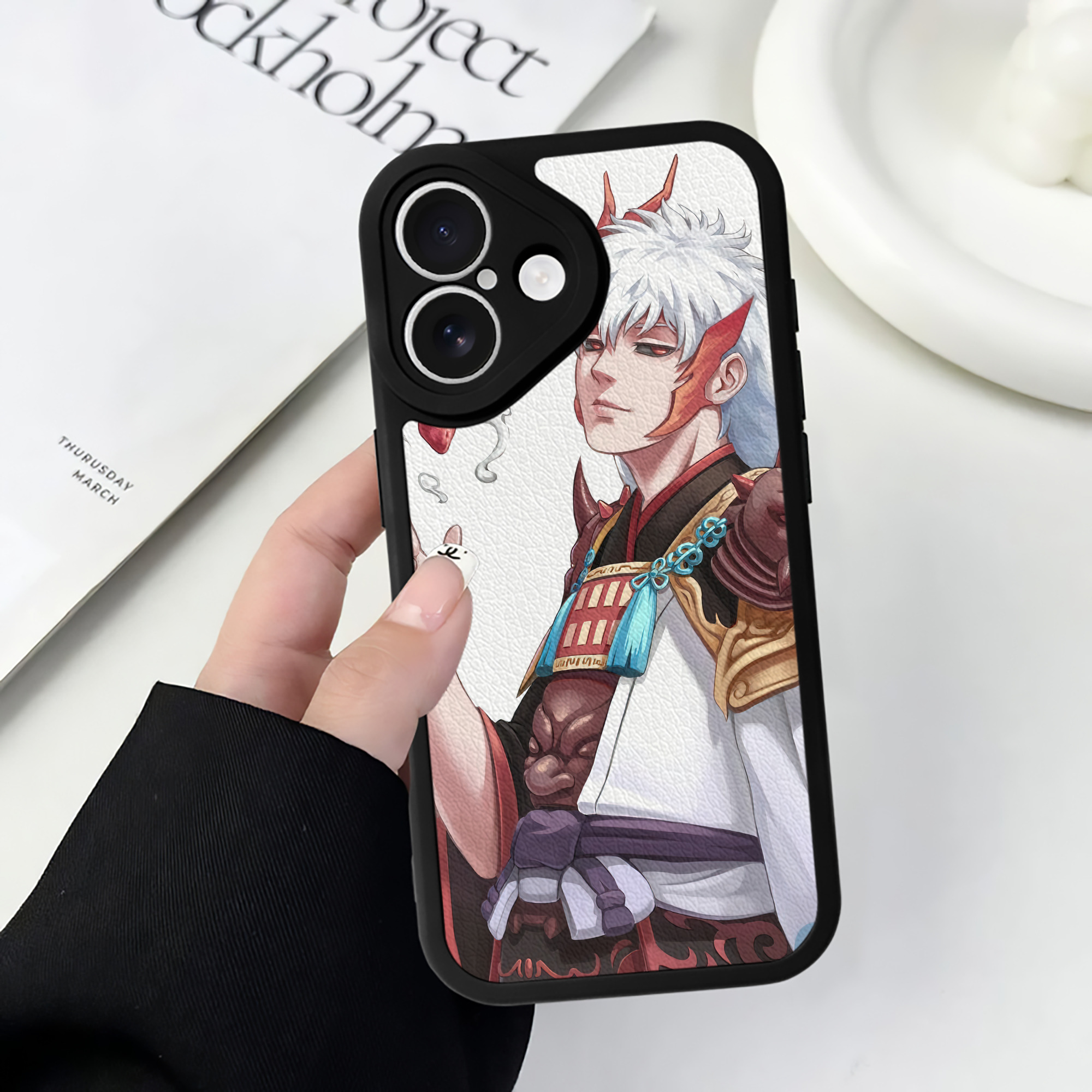 （画像用） ぎんたま 坂田銀時（さかたぎんとき） 神楽 志村新八（しむら しんぱち） GINTAMA Sakata Gintoki Kagura Shimura Shinpachi 【iPhone 16シリーズ対応】シリコンスマホケース（レザー調） 材質：シリコン